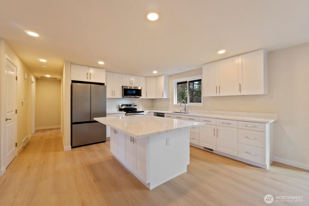 Photo of 14522 NE 5th Street, Bellevue, WA 98007 (MLS # 2497942)