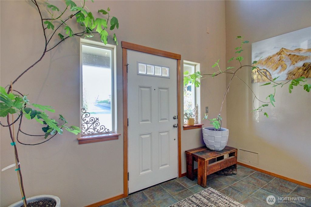 Photo of 1078 Vail Lane, Burlington, WA 98233 (MLS # 2487045)