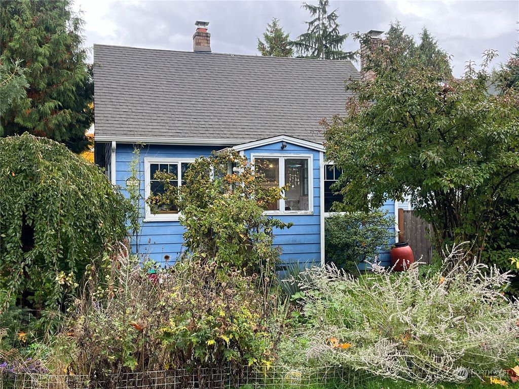 Photo of 11556 17th Avenue NE, Seattle, WA 98125 (MLS # 2304800)