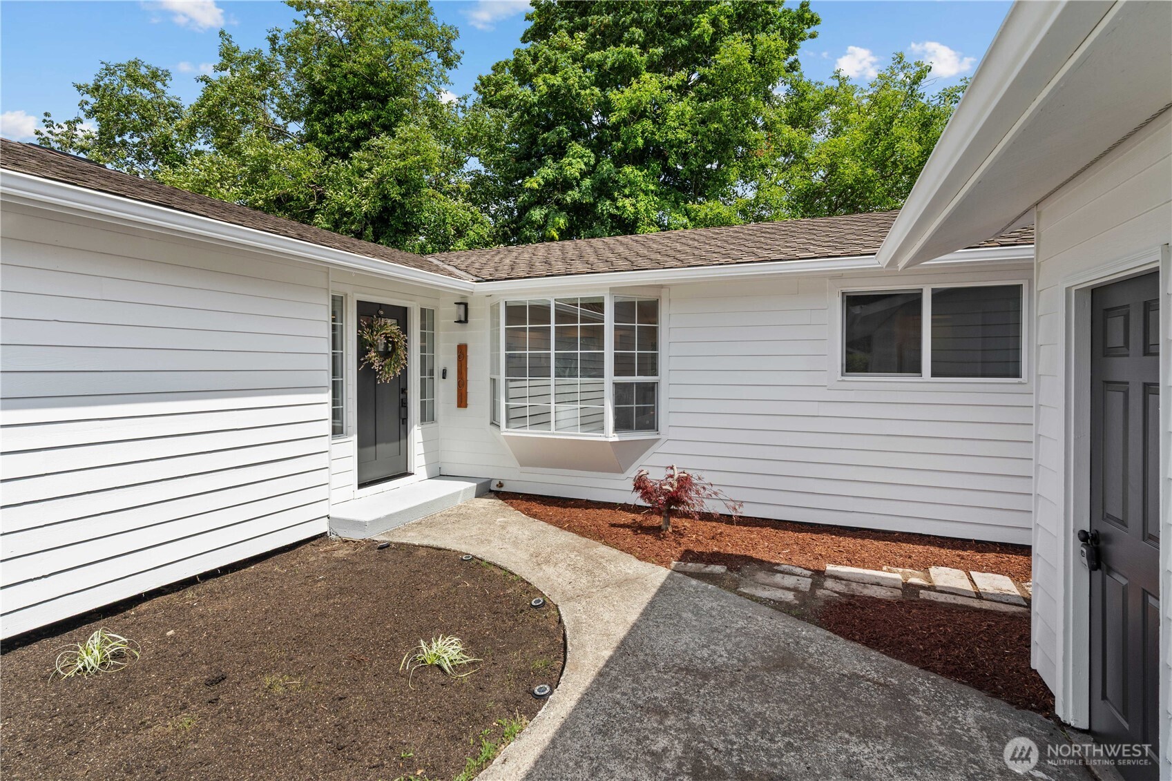 6101 Agnes Road NE