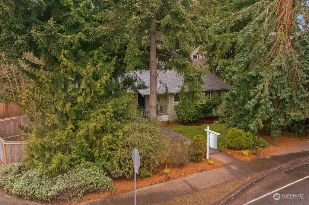 Photo of 605 NW 180th Street, Shoreline, WA 98177 (MLS # 2030904)