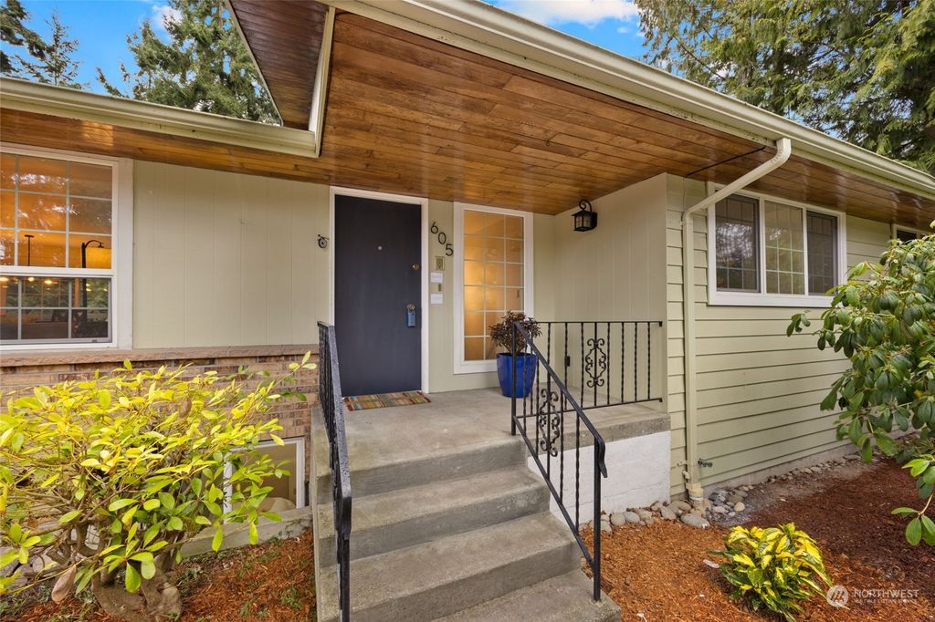 Photo of 605 NW 180th Street, Shoreline, WA 98177 (MLS # 2030904)