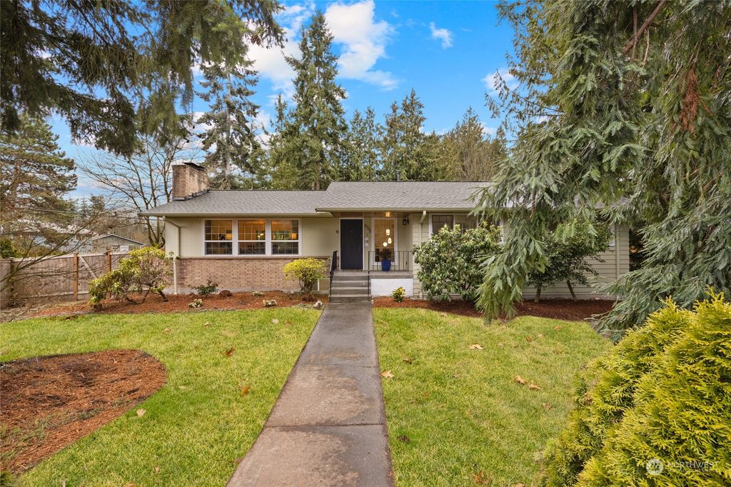 Photo of 605 NW 180th Street, Shoreline, WA 98177 (MLS # 2030904)
