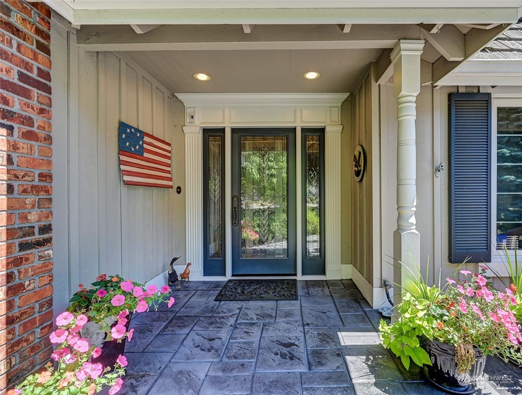 Photo of 6718 214th Avenue NE, Redmond, WA 98053 (MLS # 2153159)