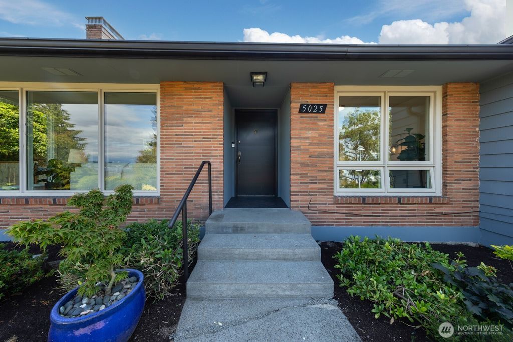 Photo of 5025 Nicklas Place NE, Seattle, WA 98105 (MLS # 2395653)