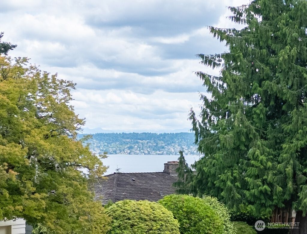 Photo of 5025 Nicklas Place NE, Seattle, WA 98105 (MLS # 2395653)