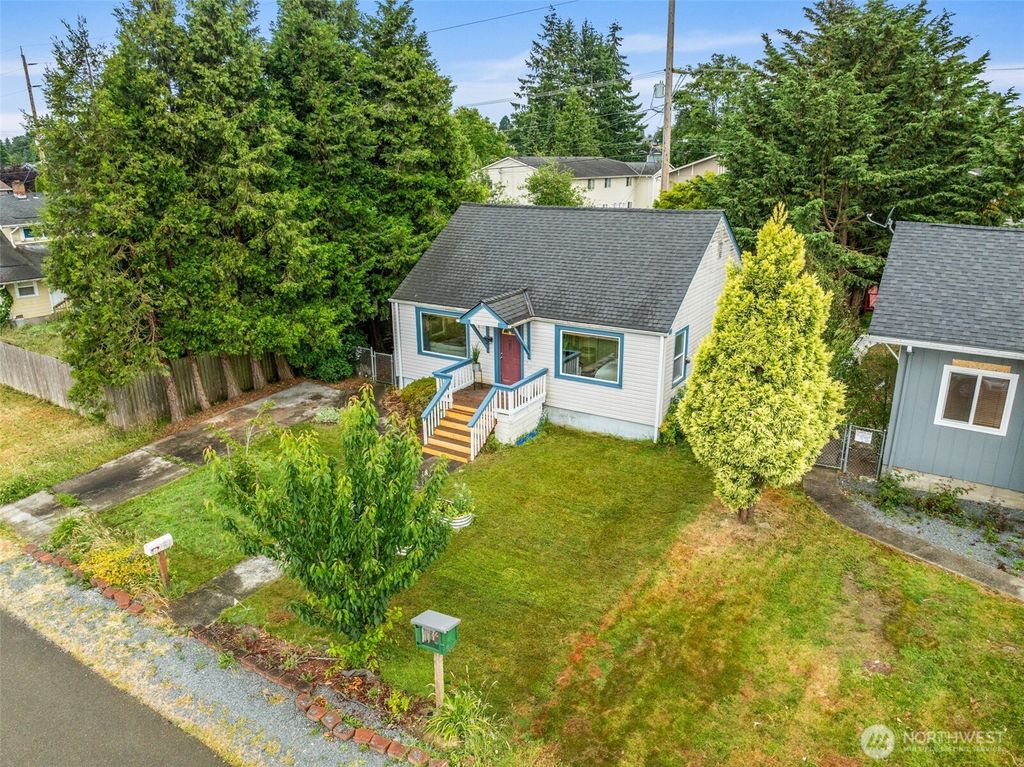 Photo of 1522 Chestnut Street, Everett, WA 98201 (MLS # 2415545)