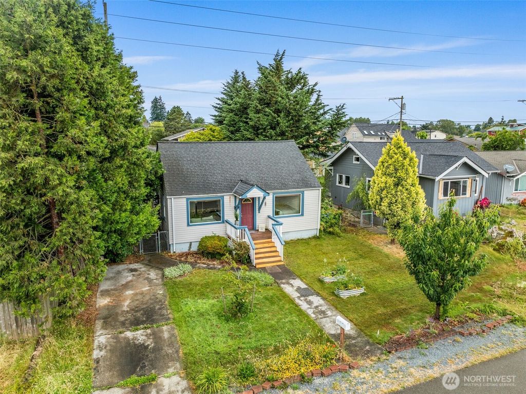 Photo of 1522 Chestnut Street, Everett, WA 98201 (MLS # 2415545)