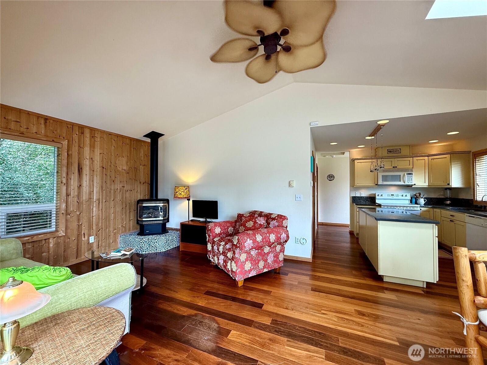 436 Seashore Street SW