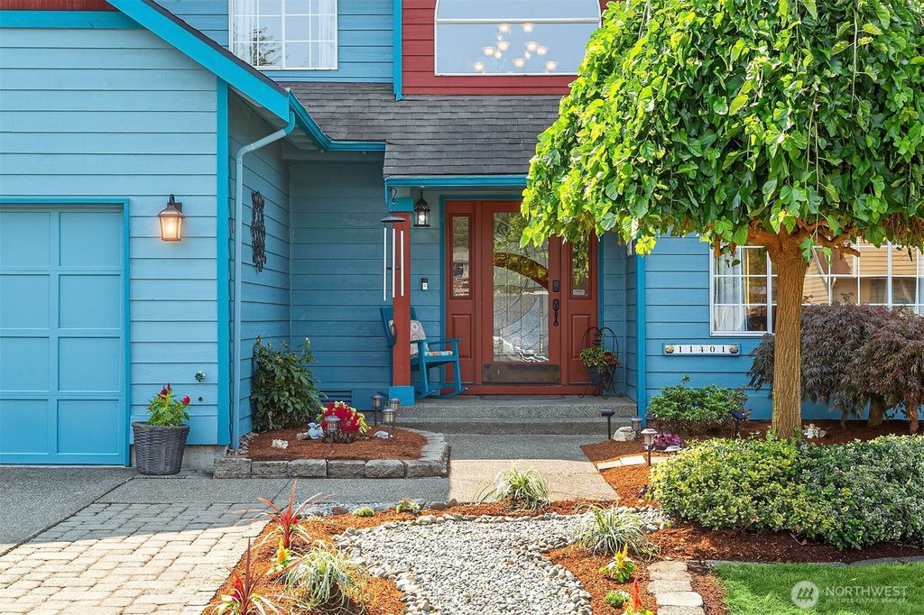 Photo of 11401 SE 219th Place, Kent, WA 98031 (MLS # 2354681)