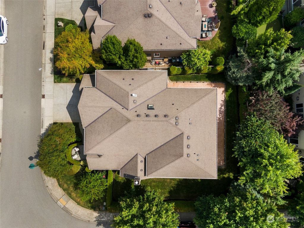 Photo of 27505 SE 28th Court, Sammamish, WA 98075 (MLS # 2148893)