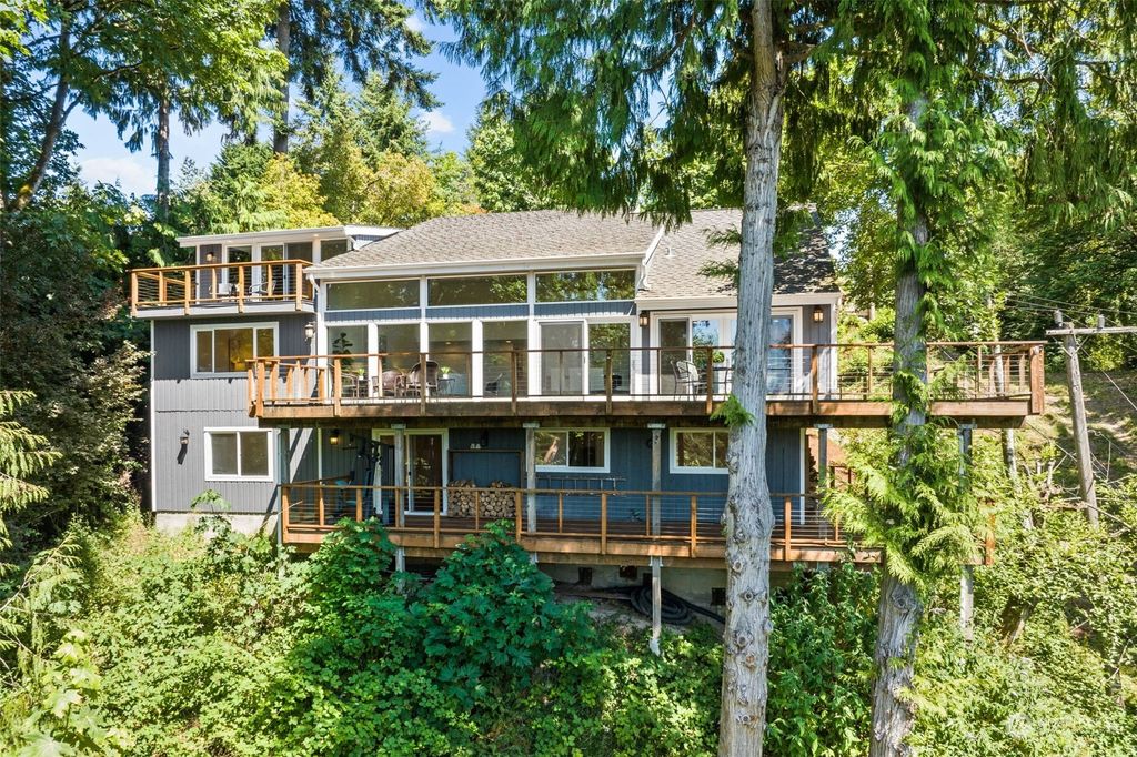 Photo of 4403 NE 195th Place, Lake Forest Park, WA 98155 (MLS # 2137978)