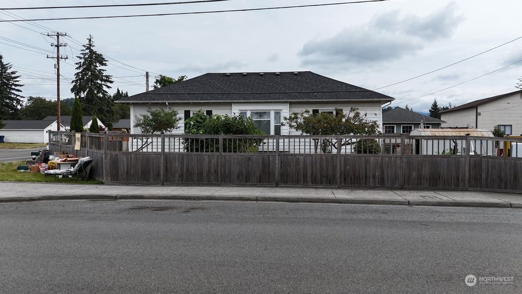 Photo of 202 E Galena Street, Granite Falls, WA 98252 (MLS # 2276620)