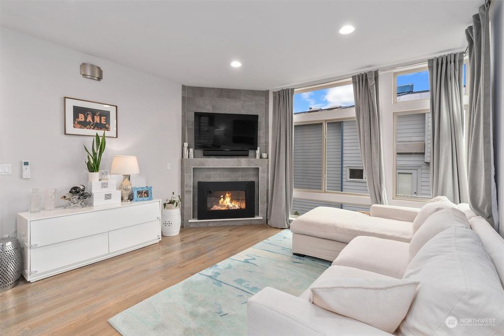 Photo of 3940 1st Avenue NE #A, Seattle, WA 98105 (MLS # 2304721)