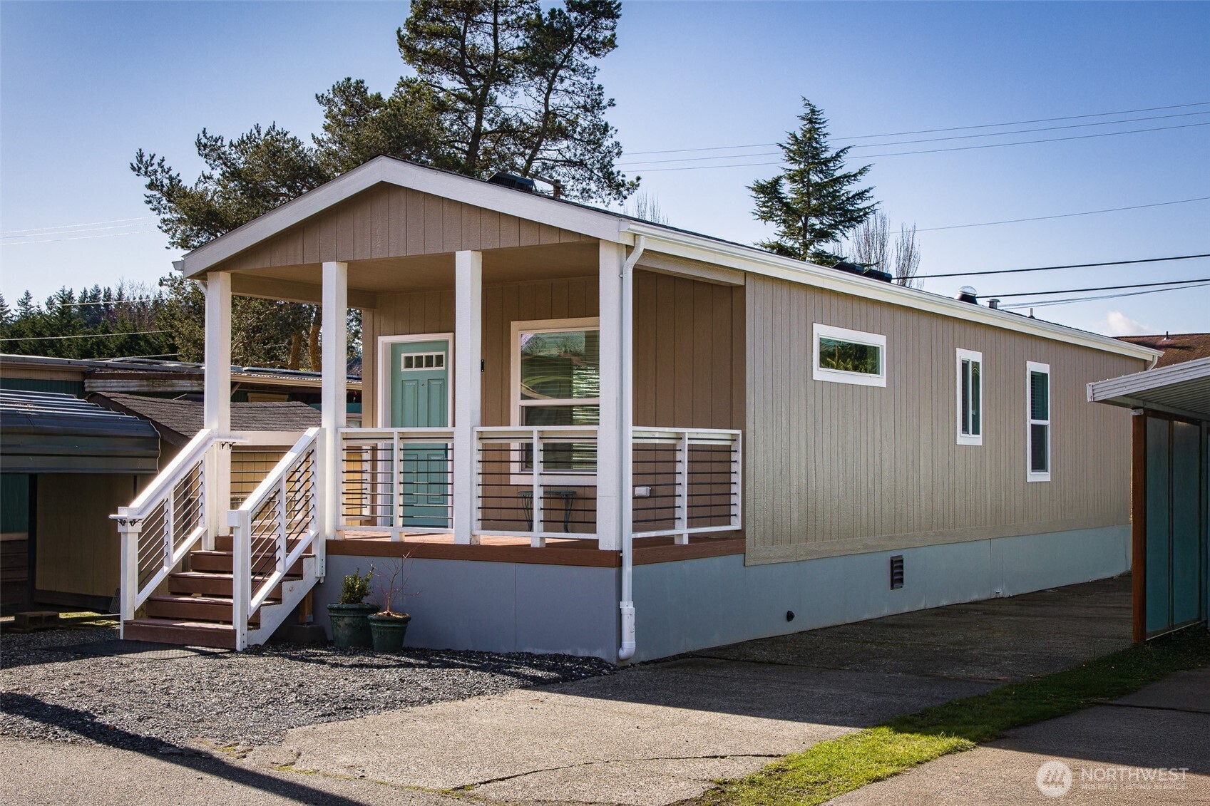 2400 DONOVAN Avenue 4