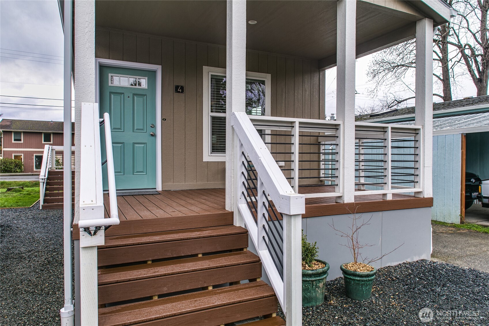 2400 DONOVAN Avenue 4