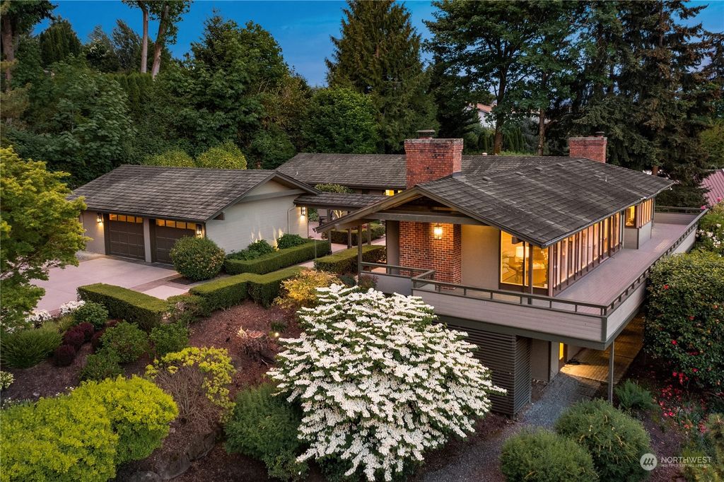 Photo of 8661 NE 20th Street, Clyde Hill, WA 98004 (MLS # 2067048)