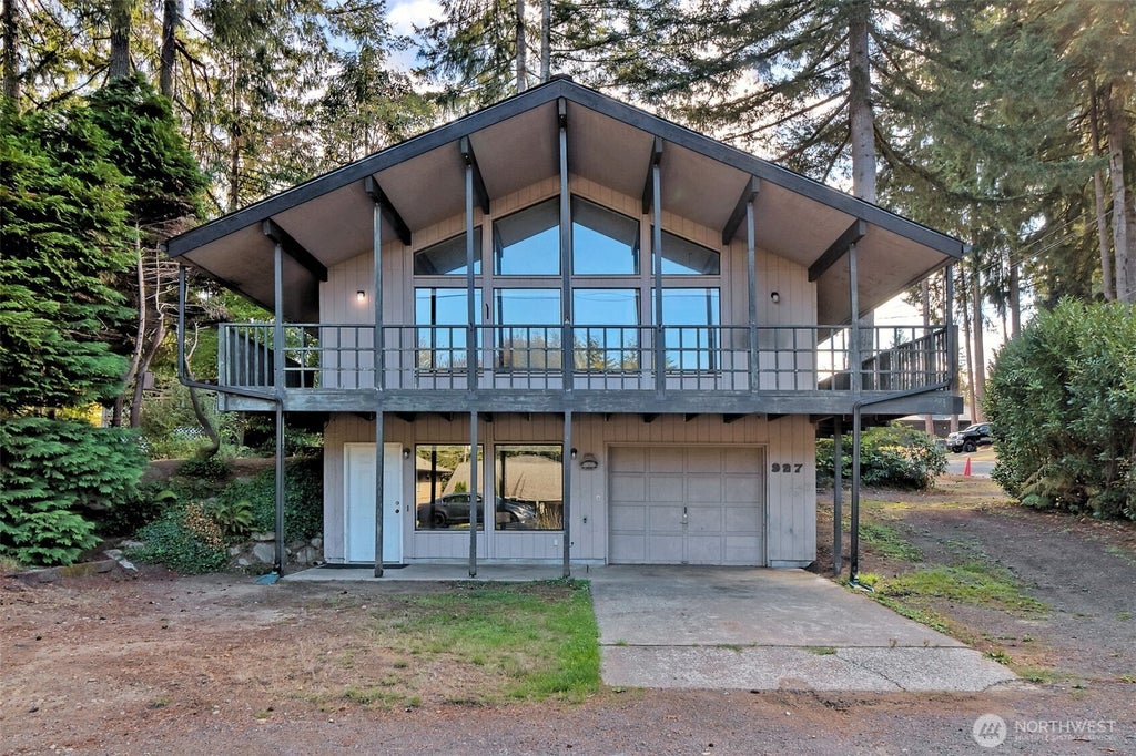Photo of 927 Grant Avenue, Shelton, WA 98584 (MLS # 2589023)