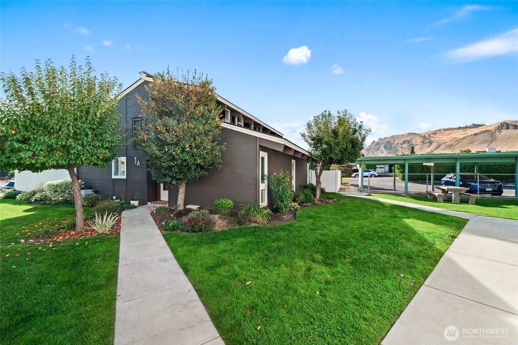 Photo of 10 S Cove Avenue #1A, Wenatchee, WA 98801 (MLS # 2589456)