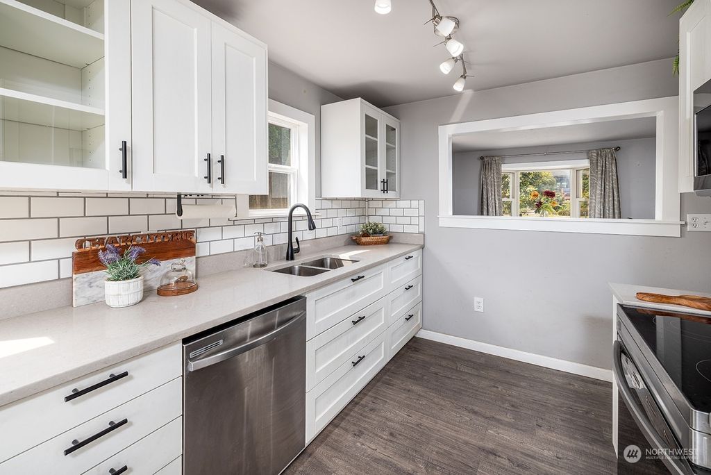 Photo of 9238 Evanston Avenue N, Seattle, WA 98103 (MLS # 2267454)
