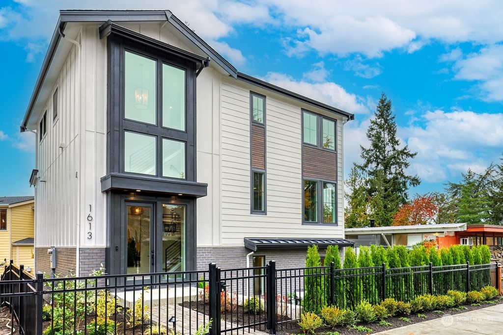 Photo of 1613 Market Street, Kirkland, WA 98033 (MLS # 2188923)
