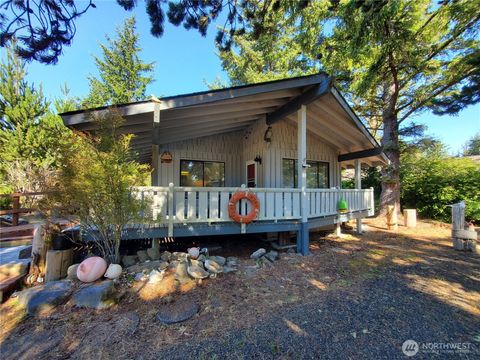 Photo of 1000 Mt.Olympus Avenue SE, Ocean Shores, WA 98569 (MLS # 2498150)