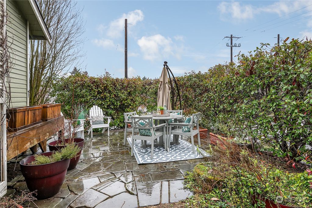 Photo of 4100 SW Raymond Street, Seattle, WA 98136 (MLS # 2193402)