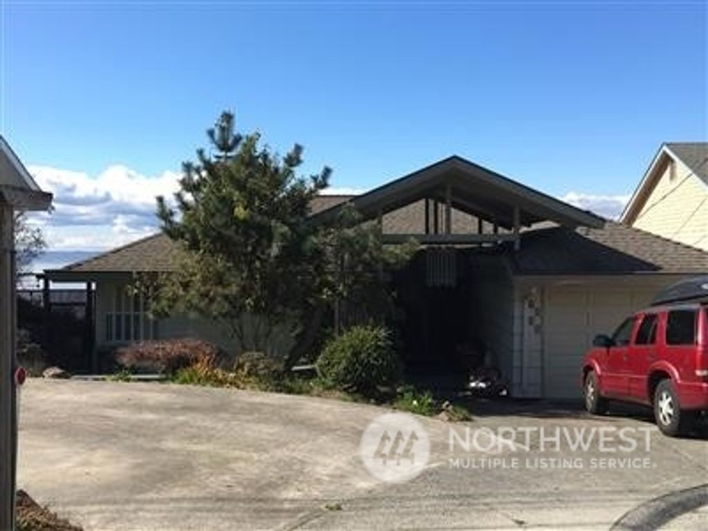Photo of 4905 SW Othello St St, Seattle, WA 98136 (MLS # 2160046)