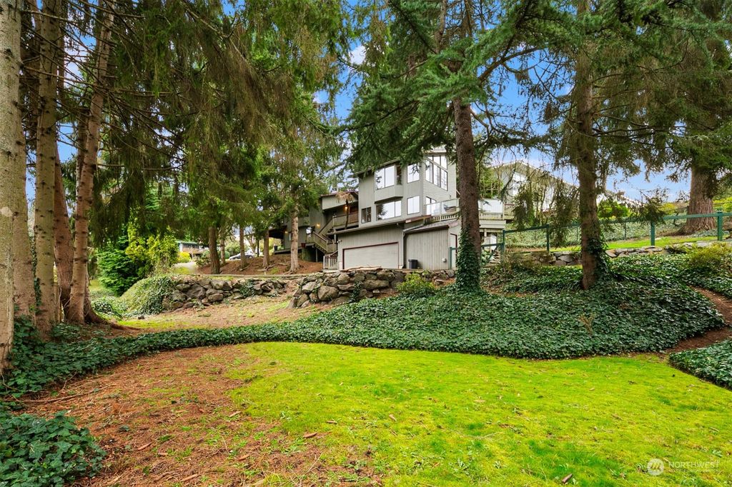 Photo of 1218 SW 301st Street, Federal Way, WA 98023 (MLS # 2202115)