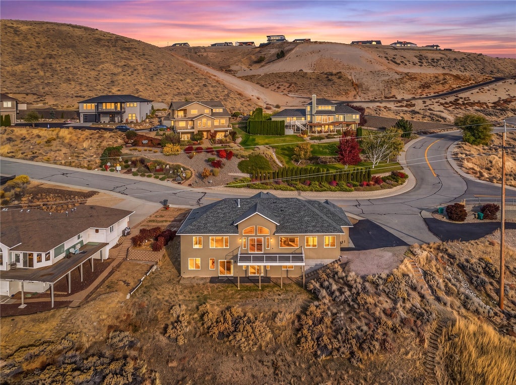 Photo of 566 Lower Daniels Drive, East Wenatchee, WA 98802 (MLS # 2582765)