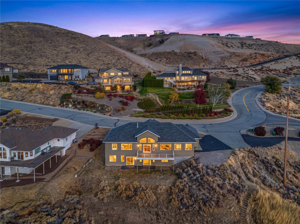 Photo of 566 Lower Daniels Drive, East Wenatchee, WA 98802 (MLS # 2582765)
