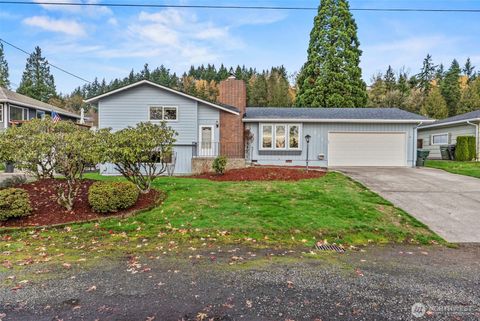 Photo of 2110 Sycamore Street, Longview, WA 98632 (MLS # 2458793)