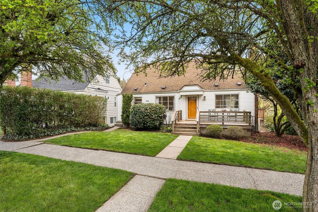 Photo of 6232 38th Avenue NE, Seattle, WA 98115 (MLS # 2343472)