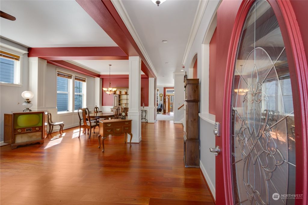 Photo of 705 S 36th Place, Renton, WA 98055 (MLS # 2230349)