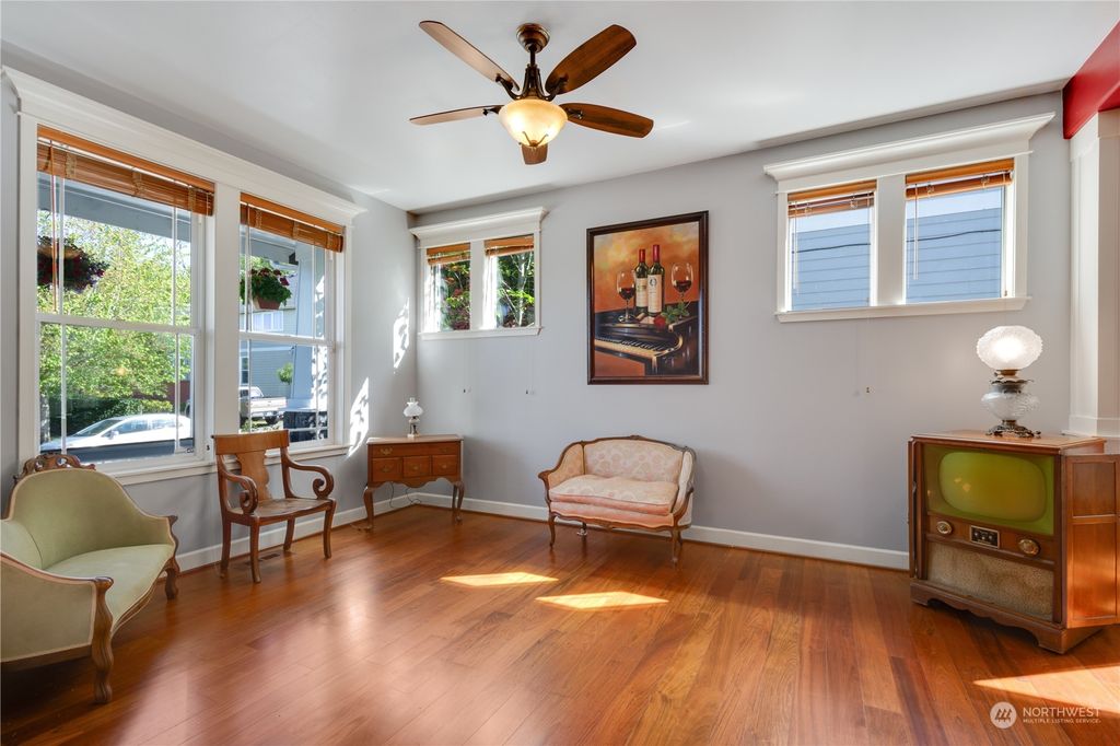 Photo of 705 S 36th Place, Renton, WA 98055 (MLS # 2230349)