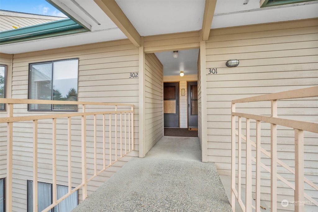 Photo of 101 Pine Avenue #302, Snohomish, WA 98290 (MLS # 2014297)