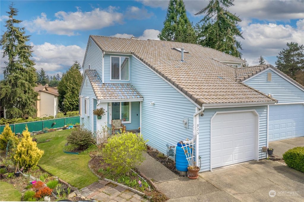 Photo of 925 S 310th Place, Federal Way, WA 98003 (MLS # 2054373)