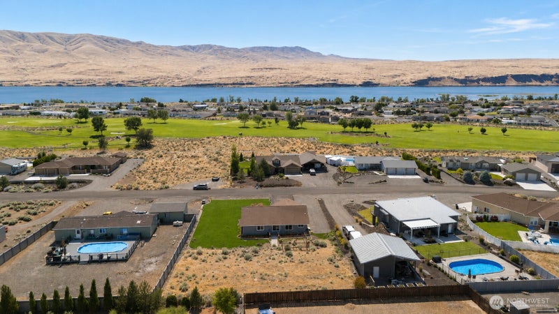 894 Desert Aire Drive SW