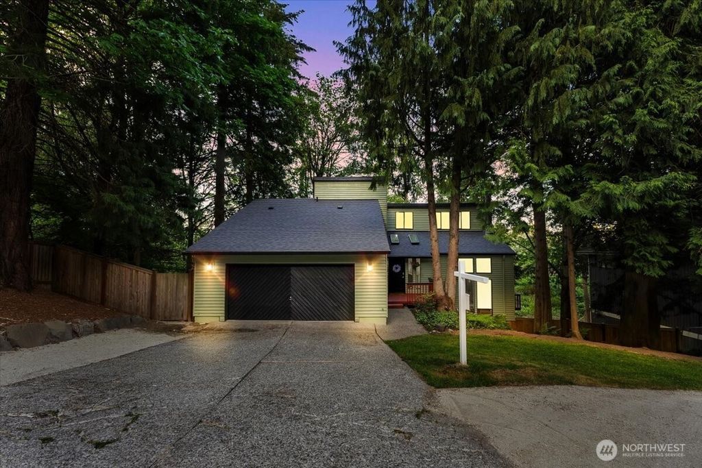 Photo of 21827 4th Avenue SE, Bothell, WA 98021 (MLS # 2415684)