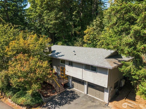 Photo of 13917 16th Place SW, Burien, WA 98166 (MLS # 2576219)