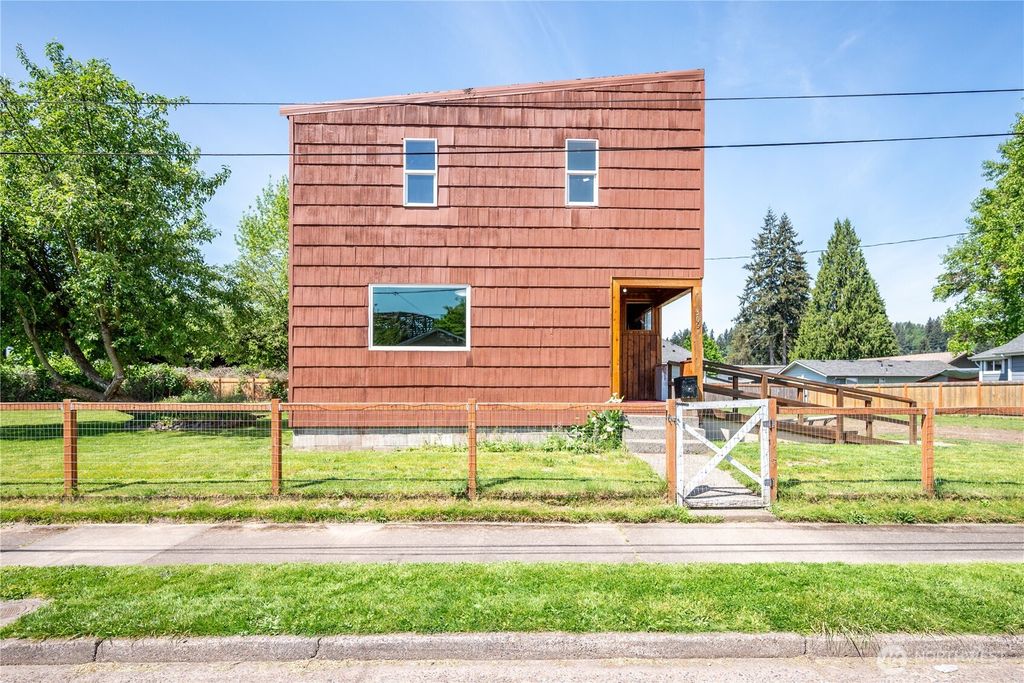 Photo of 309 NW 2nd Avenue, Kelso, WA 98626 (MLS # 2529927)