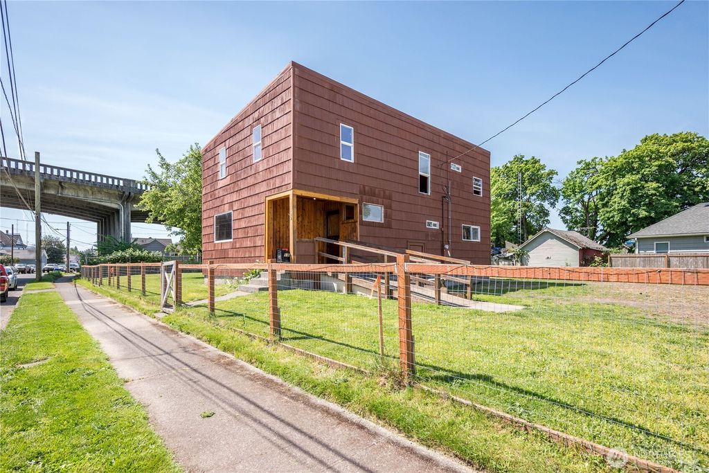 Photo of 309 NW 2nd Avenue, Kelso, WA 98626 (MLS # 2529927)