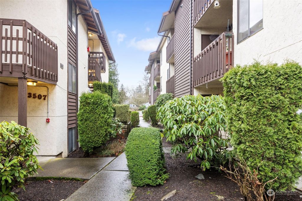 Photo of 3505 S 160th Street #B3, SeaTac, WA 98188 (MLS # 2321500)