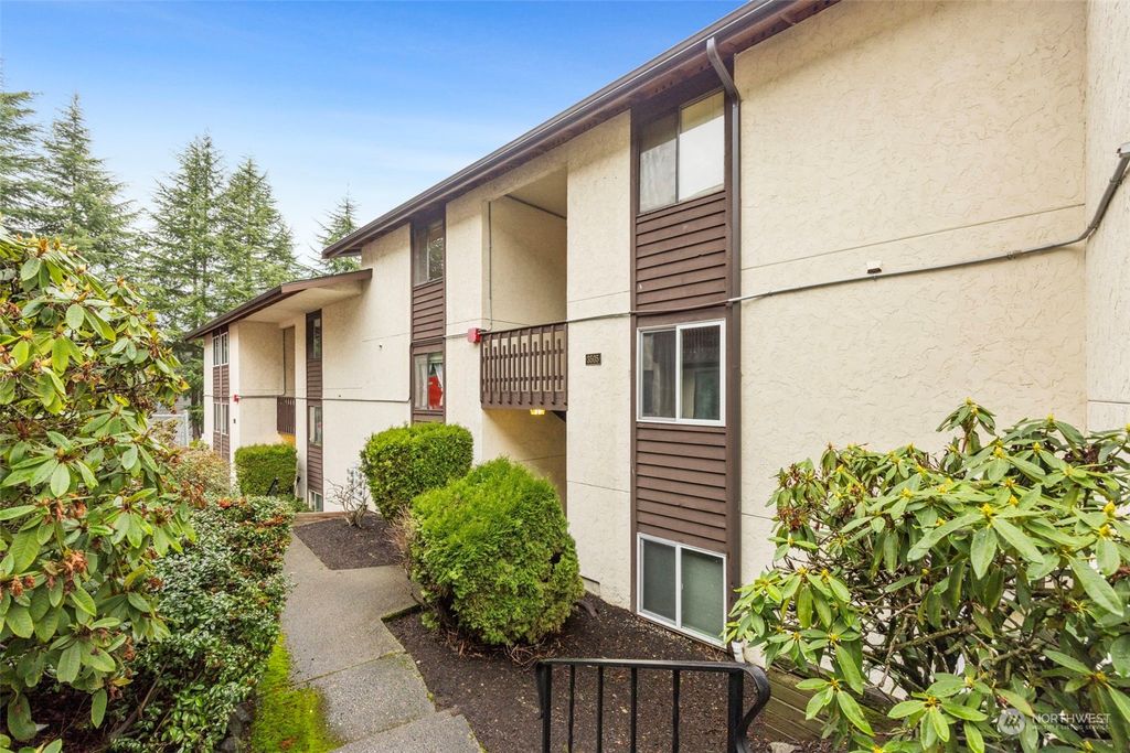 Photo of 3505 S 160th Street #B3, SeaTac, WA 98188 (MLS # 2321500)