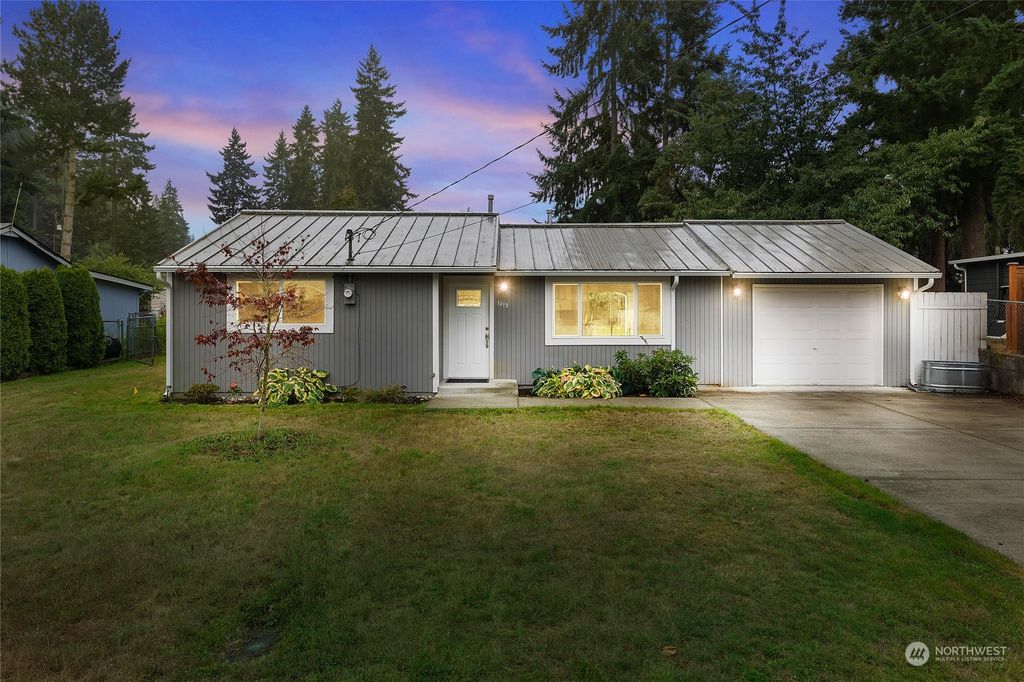 Photo of 1013 SW 307th Street, Federal Way, WA 98023 (MLS # 2168065)