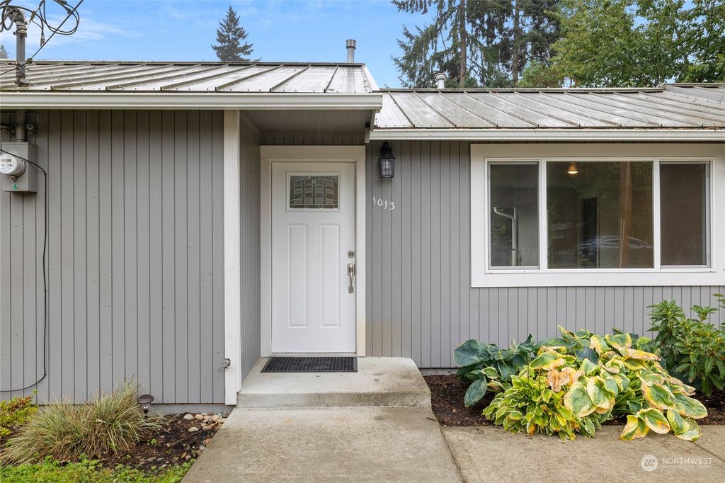 Photo of 1013 SW 307th Street, Federal Way, WA 98023 (MLS # 2168065)