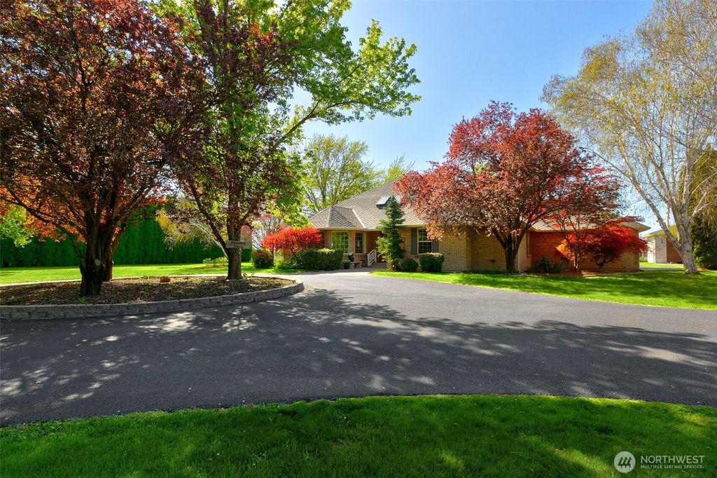 Photo of 621 Friedline Road, Yakima, WA 98908 (MLS # 2522800)