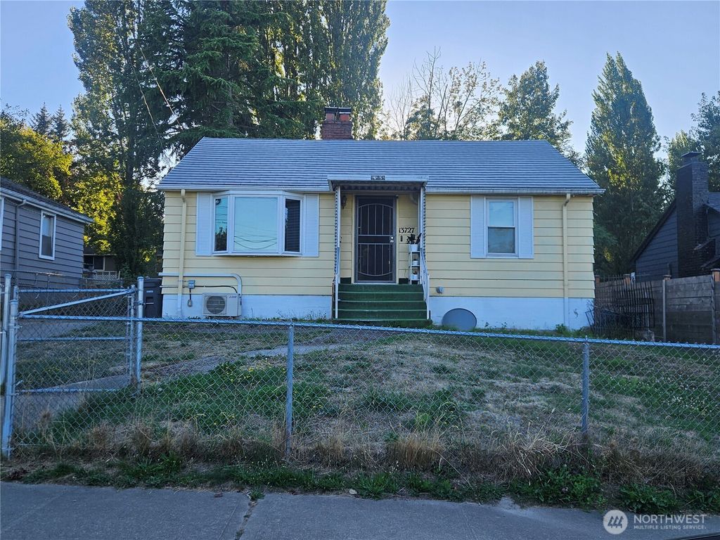 Photo of 13727 37th Avenue S, Tukwila, WA 98168 (MLS # 2476899)