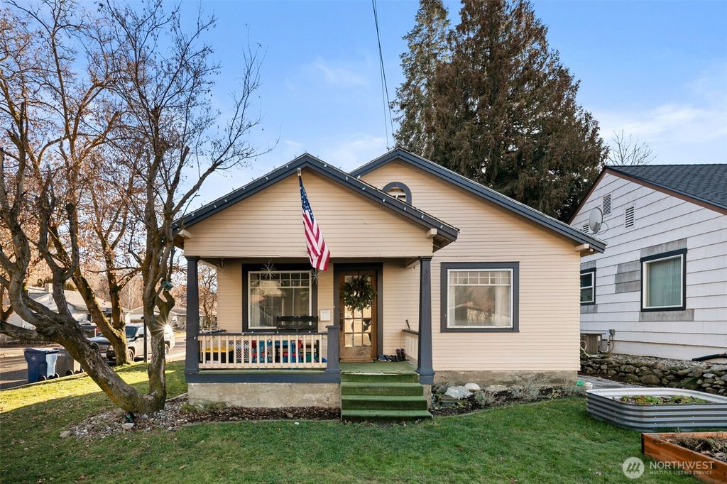 Photo of 300 Angier Avenue, Cashmere, WA 98815 (MLS # 2465188)