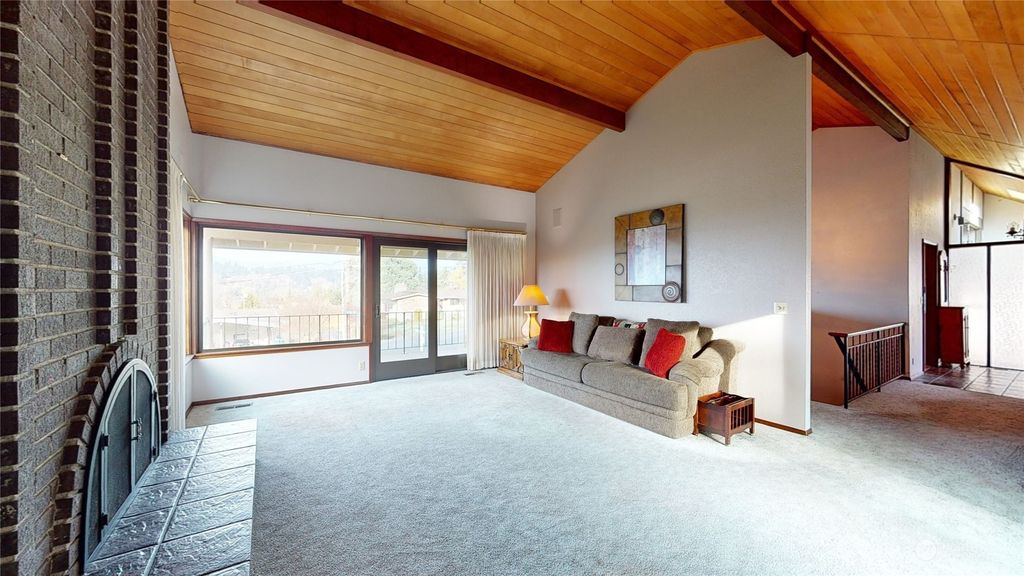 Photo of 353 SW 177th Street, Normandy Park, WA 98166 (MLS # 2185110)